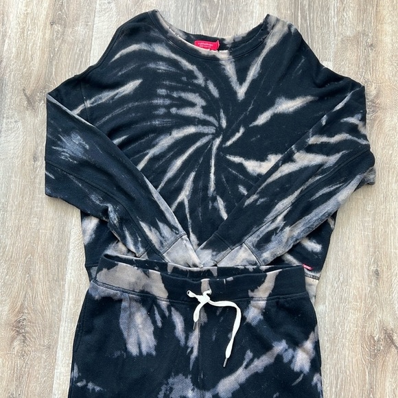 N:Philanthropy Sweatsuit - Picture 2 of 8